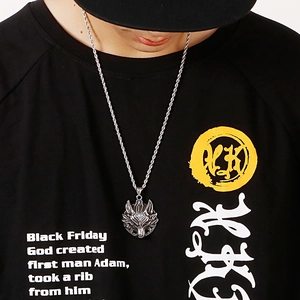 Men's punk wolf head pendant necklace in silver finish with rope chain on male model