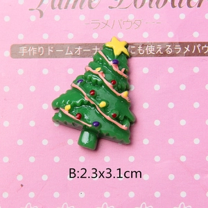 Detail view of 2.3x3.1cm green resin Christmas tree charm for DIY craft accessories
