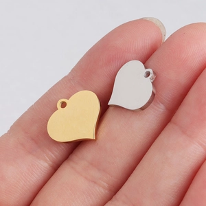 Ciondoli a forma di cuore in acciaio inossidabile lucidato color oro e argento con anelli
