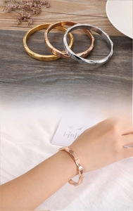 Roestvrijstalen armbanden in bamboestijl in goud, zilver en roosgoud met LOVE-gravure