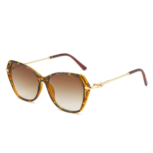 Lunettes de soleil œil-de-chat écaille avec branches dorées et verres bruns dégradés