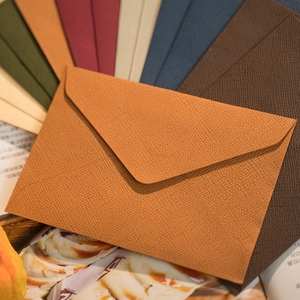 Set di buste con lembo a triangolo trama Saffiano in vari eleganti colori vintage