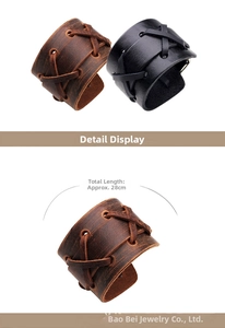 Détail de bracelets punk larges en cuir tressé avec boucle réglable de 28 cm environ