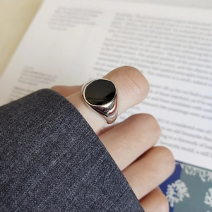 Vintage 925 sterling silver signet ring with oval black onyx stone on hand