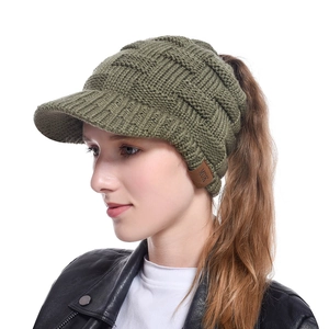 Women Knitted Baseball Cap With Ponytail Hole Winter Warm Acrylic Short Brim Solid Color Outdoor Sports