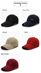 Dettaglio di cappellini da baseball in nero blu kaki rosso e bordeaux sportivi
