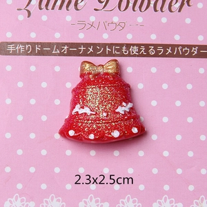 Makroaufnahme: 2,3x2,5cm rote Weihnachtsglocke aus Harz mit Goldglitzer und Schleifendetail