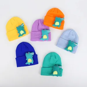 Kinder Strickmützen Set mit Cartoon Dinosaurier Aufnäher in verschiedenen Farben