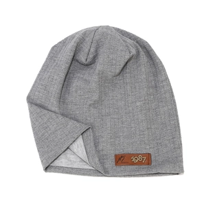 Bonnet en maille gris foncé avec patch en cuir 1987 et doublure chaude pour l'hiver