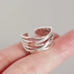 Detailed close-up of woven vintage S925 sterling silver ring showing its adjustable opening