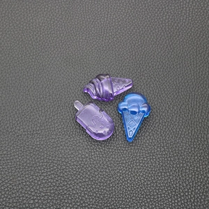 Détail de moules en résine DIY en forme de glace et de popsicle avec surface texturée