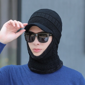 Schwarze Winter-Strickmütze mit Ohrenklappen und integriertem Halswärmer für Herren