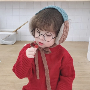 Detailed knit texture and soft plush lining of children color-block earmuffs