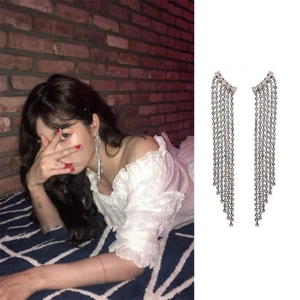 Orecchini lunghi a nappa in argento S925 con strass scintillanti per un look minimalista