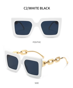 Vue détaillée des lunettes de soleil carrées blanches avec branches en chaîne dorée