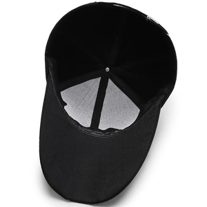 Vista interna del cappellino da baseball in cotone nero con fodera in rete e fascia