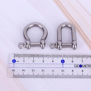 304 stainless steel bow and D-shackle paracord buckles measured with a ruler