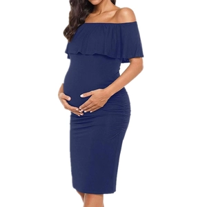 Schulterfreies Umstandskleid in Marineblau mit Raffung für eine schlanke Passform