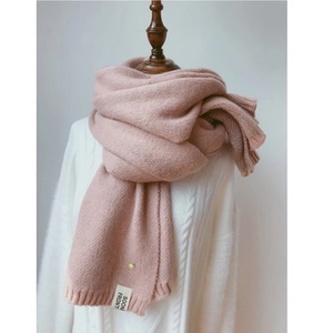 Écharpe en tricot rose avec broderie citron et franges, accessoire d'hiver doux
