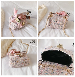 Dettagli della borsa a tracolla rosa in tweed per bambine con ciondoli a forma di fiore