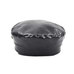 Berretto baker boy in pelle PU nera con texture a grana e corona ottagonale strutturata