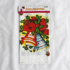 Nappe de Noël en plastique emballée avec motifs de cloches rouges et feuilles de houx