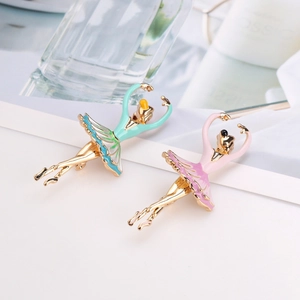 Spille eleganti a ballerina placcate in oro con gonne in smalto colorato blu e rosa