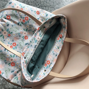 Floral canvas tote bag with large capacity and elegant light blue print for women