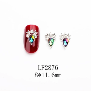 Vue détaillée des bijoux d'ongles élan argentés avec zircon et dimensions 8x11,6 mm