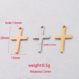 Ciondoli a croce in acciaio inox in oro rosa, argento e oro con etichette di dimensioni