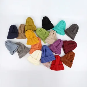 Dicke Zopfstrick-Beanie für Damen in verschiedenen Unifarben für winterliche Wärme