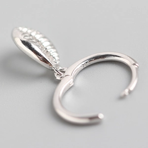 Elegant S925 sterling silver hoop earrings featuring a minimalist shell charm design