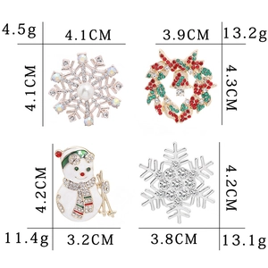 Detailed size chart for Christmas brooches with snowflake, wreath and snowman designs