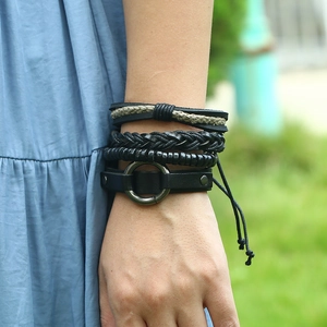 Men's 4-piece multilayer braided leather bracelet set with metallic ring closure