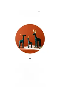 Detailaufnahme dunkelgrüner Keramik-Giraffen-Statuen mit goldenem Geweih im 3er-Set