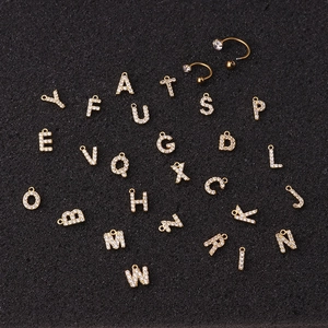 26 pendentifs lettres dorées en zircon et boucles d'oreilles en C en acier inoxydable