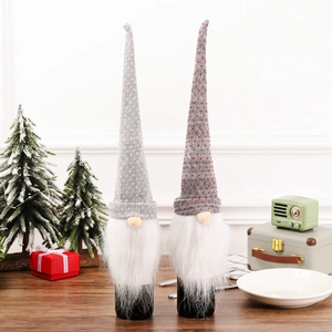 Copribottiglie di vino gnomo di Natale con cappelli a maglia e barbe di peluche decor