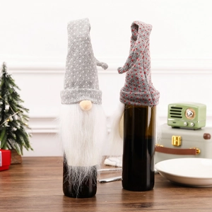 Copribottiglie di vino gnomo di Natale con cappello a maglia e barba per la tavola