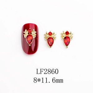Charmants bijoux d'ongles élan de Noël avec strass rouges et bois de cerf dorés