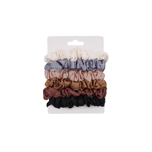 Set di 6 elastici per capelli in raso eleganti in colori neutri assortiti su carta