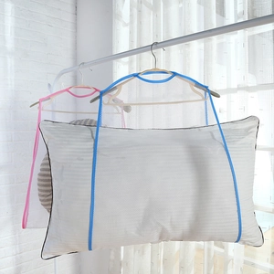 Hanging polyester mesh drying bags for pillows in blue and pink breathable material