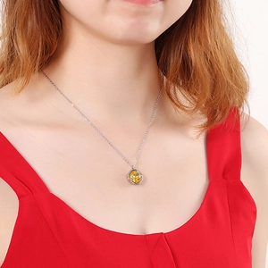 Collier minimaliste en argent avec pendentif carré en zircone jaune pour femme