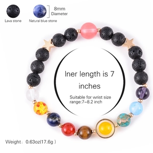 Bracelet Système Solaire avec pierres naturelles 8mm et perles de lave sur fond blanc
