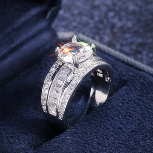 Anello Di Lusso In Zircone Gioielli In Rame Con Pietra Principale Rotonda E Pietre Laterali Baguette Per Donne