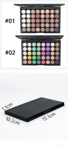 Detailansicht der 40-Farben-Lidschattenpalette mit Abmessungen 15,1cm x 10,2cm x 1,1cm