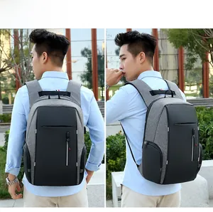 Viste dettagliate dello zaino business grigio e nero con porta USB e design urbano moderno