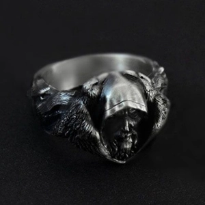 Vintage silver gothic ring featuring detailed wizard portrait and carved eagle wings
