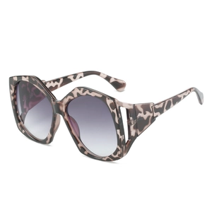 Fashionable leopard print oversized sunglasses with purple gradient lenses and hollowed temples