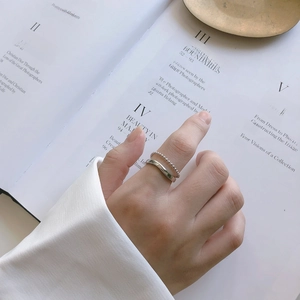 Minimalist S925 sterling silver ring set featuring wave pattern and beaded band details