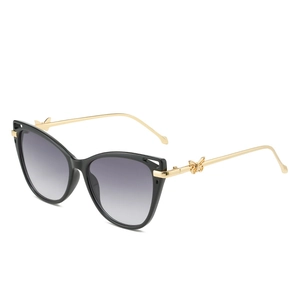 Fashion Cat Eye Sunglasses For Women With Metal Butterfly Decoration Temples UV400 Gradient Lenses PC Frame Trendy